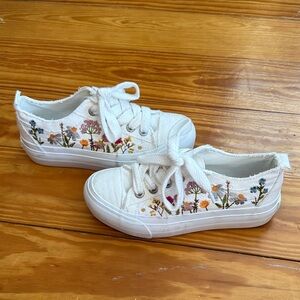 Blowfish Malibu Floral Embroidered White Sneakers